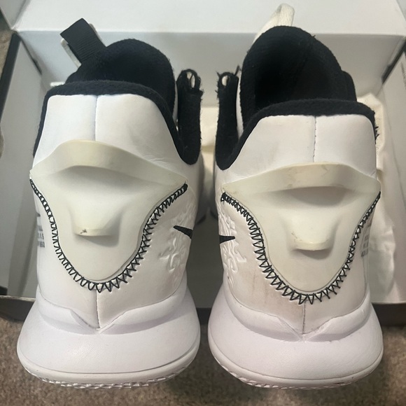 Lebron Witness V Basketball shoes - Picture 3 of 5